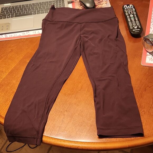 Lululemon Dark Purple Cropped Leggings Size 8 - Picture 1 of 9